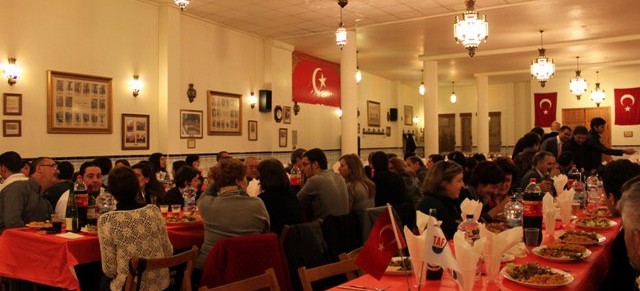 Türkiye Sevdalısı İspanyollar Yemekte Bir Araya Geldi